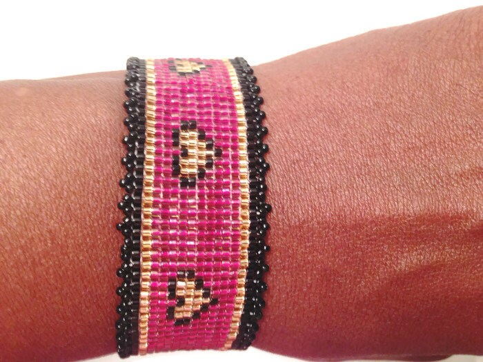 Heart Bracelet, Love Bracelet, Valentine Bracelet, Handbeaded Hearts Bracelet, Red Beaded Bracelet, Gold Heart Bracelet, Beaded Jewelry