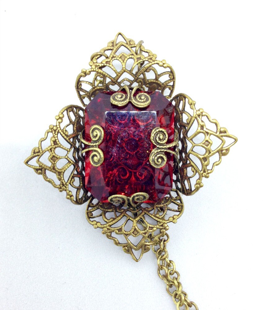 Vintage Red Crystal Filigree Necklace, Red Necklace, Red Crystal Brass Filigree Necklace, Red Pendant Necklace, Ruby Crystal Pendant